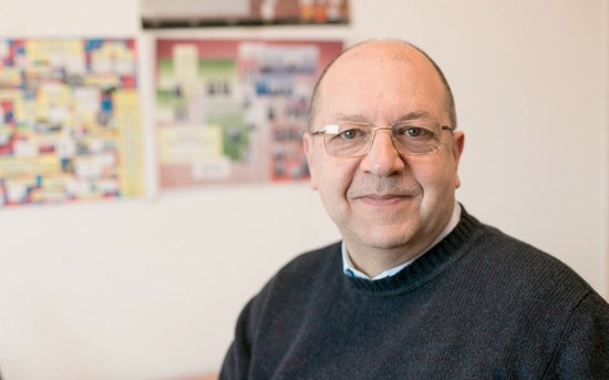 Edição de revista dedicada a Tenreiro Machado